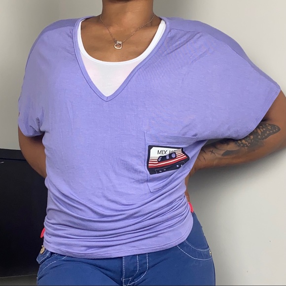 AJ Oversized Lavender V-neck Tee Size Small - Picture 3 of 7